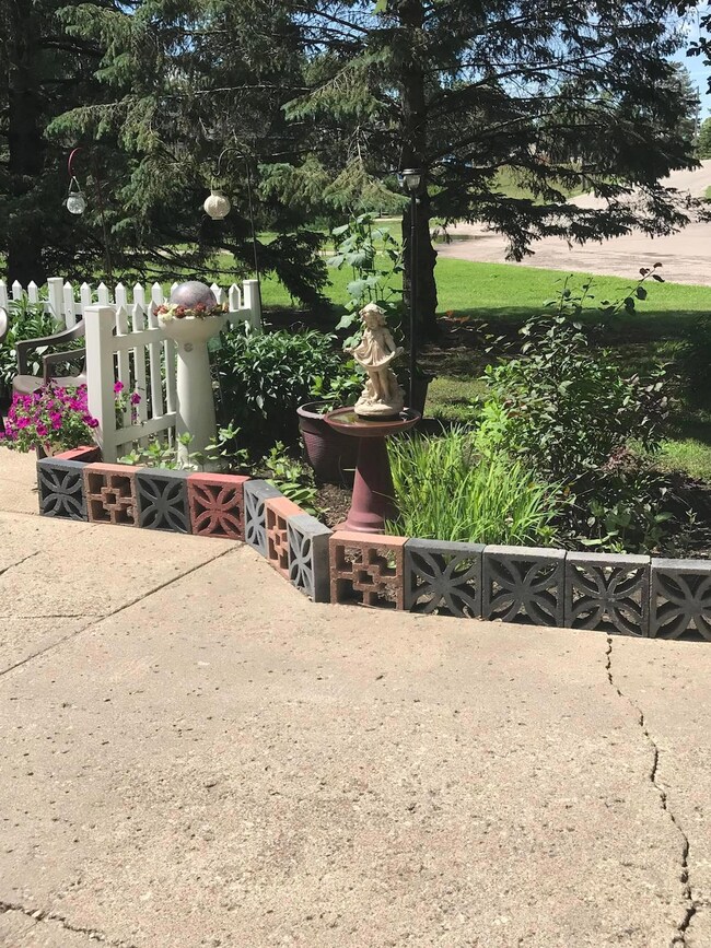 619 N 10th St, Montevideo, MN 56265 - photo 3