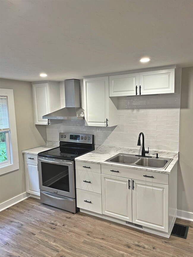 95 Tsienneto Rd, Derry, NH 03038 - photo 2