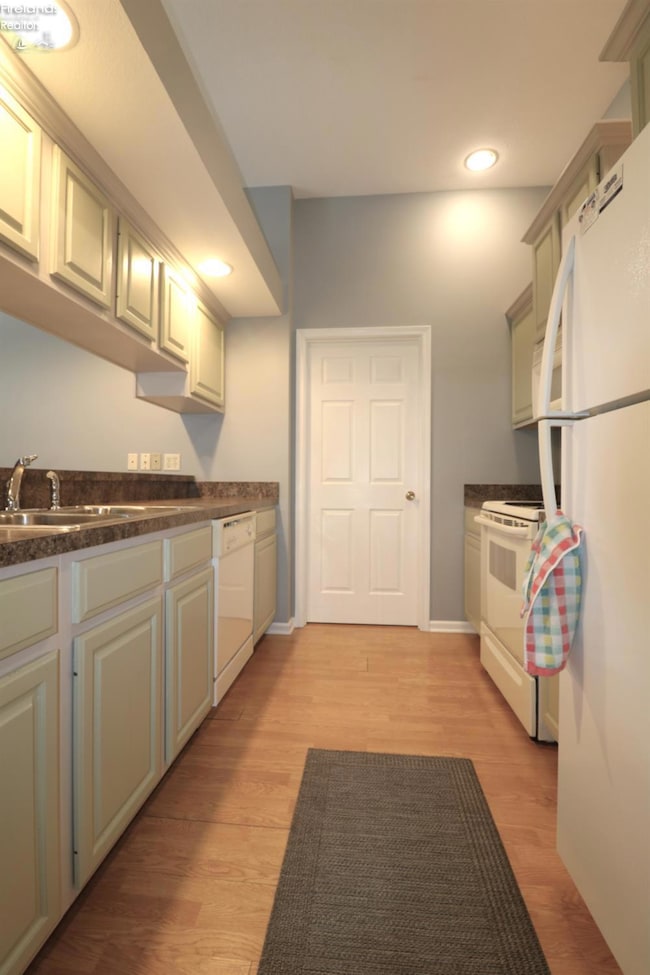 3 Fox Run Cove unit B, Norwalk, OH 44857 - photo 5