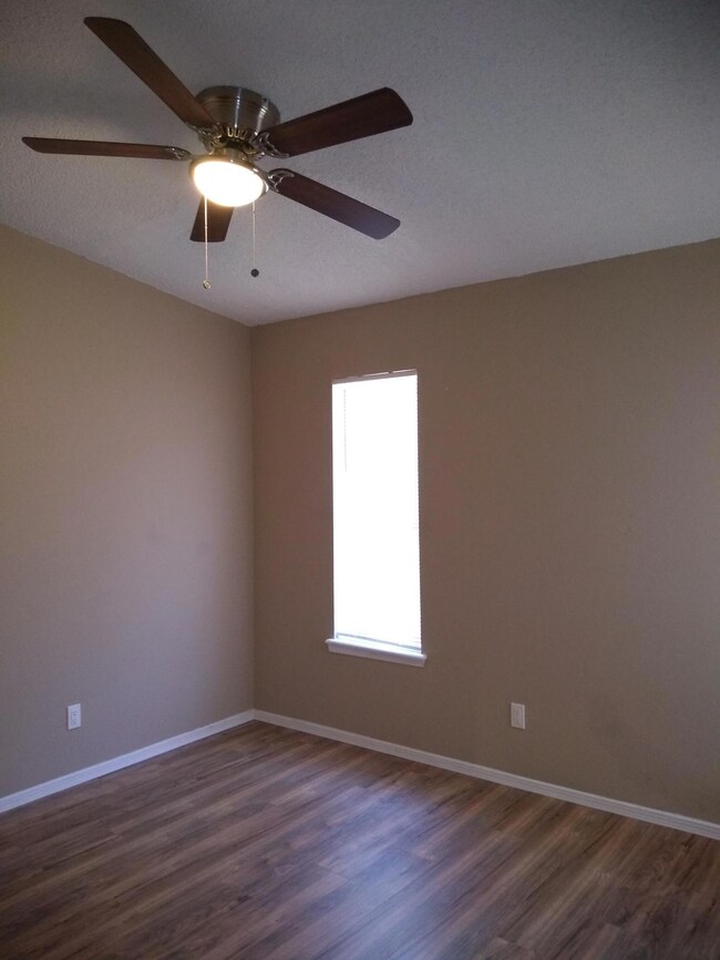 10632 Cuatro Vistas Dr unit B, El Paso, TX 79935 - photo 5