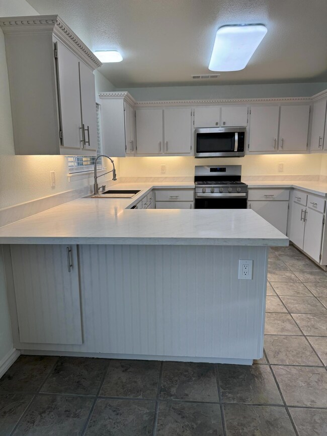 1407 Fayette Ln, Redding, CA 96003 - photo 6