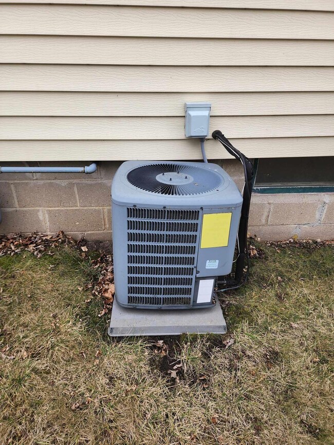 512 Saint Thomas Ave, Albert Lea, MN 56007 - photo 3