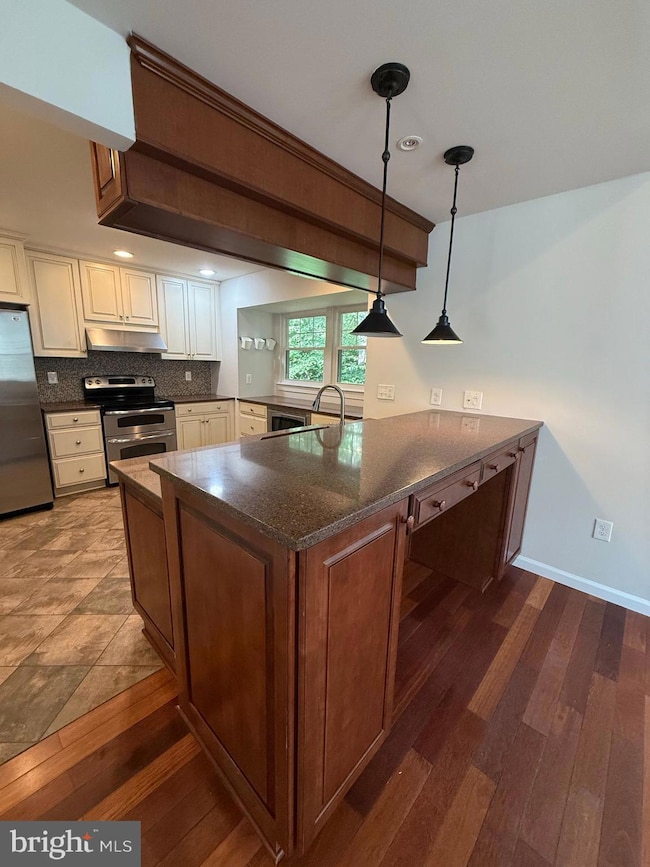 11973 Holly View Dr, Woodbridge, VA 22192 - photo 5