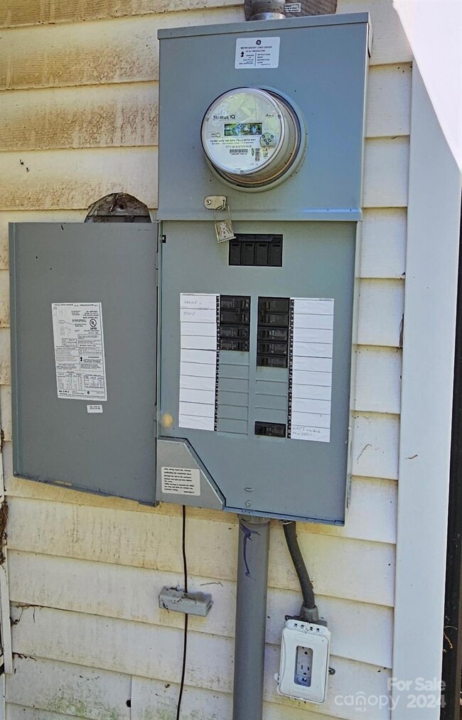 1117 S Meeting St, Statesville, NC 28677 - photo 6