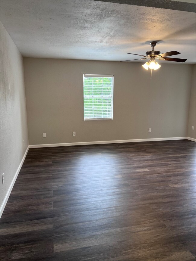 503 Park Ln unit 3, Cleveland, TX 77327 - photo 6