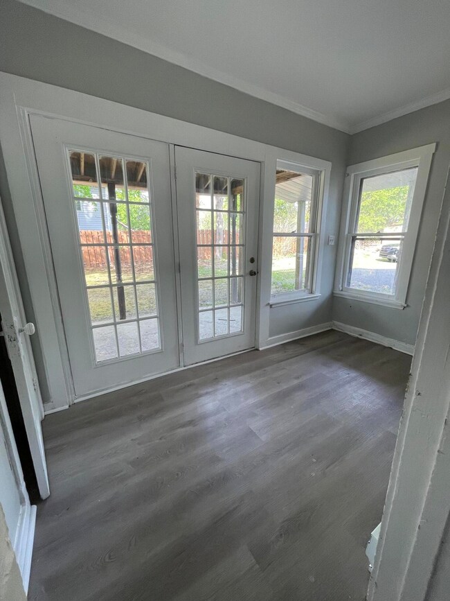 245 Washington St unit 1st fl, East Stroudsburg, PA 18301 - photo 2