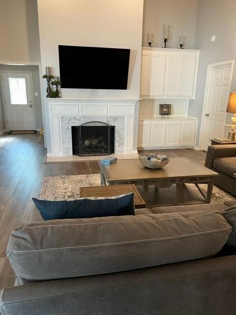 Living room with Gas Logs in fireplace and built-i