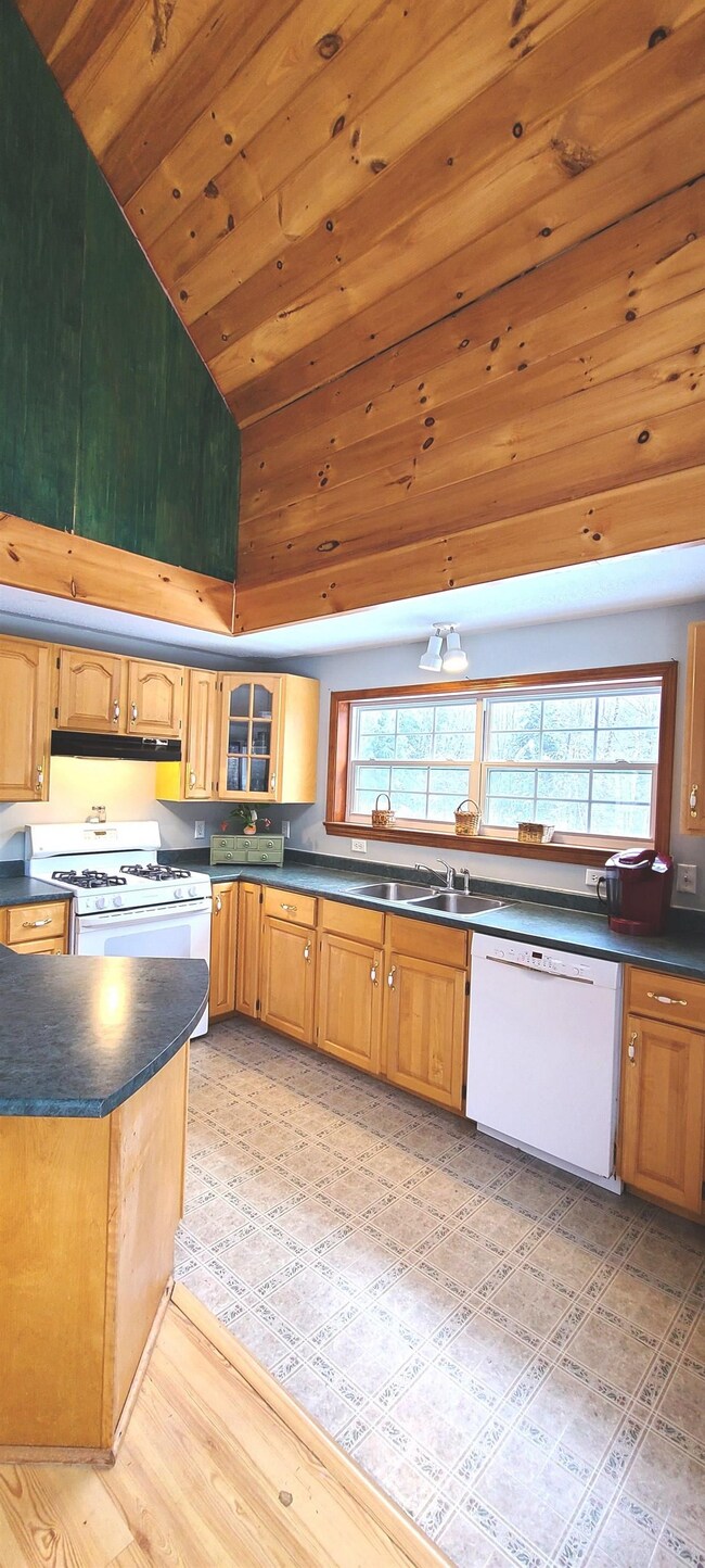 9 Rainbow Dr, Ossipee, NH 03864 - photo 3