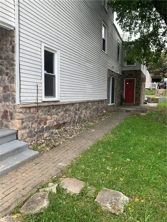 View of side yard
