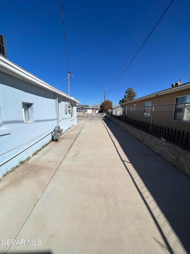 8870 Sunland Rd unit A, El Paso, TX 79907 - photo 3