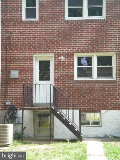 921 Circle Dr, Halethorpe, MD 21227 - photo 2