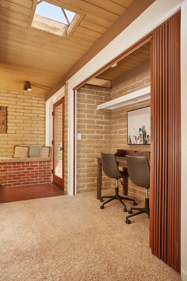 2737 N Conestoga-2121