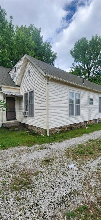 423 S Minnesota Ave, Columbus, KS 66725 - photo 4