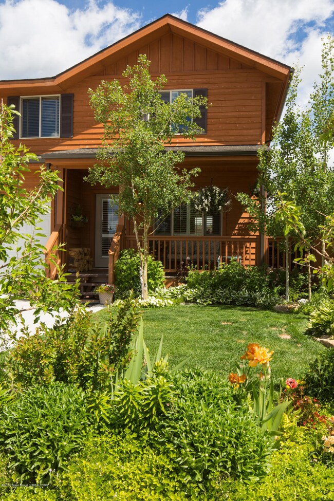 1829 Josephine Loop