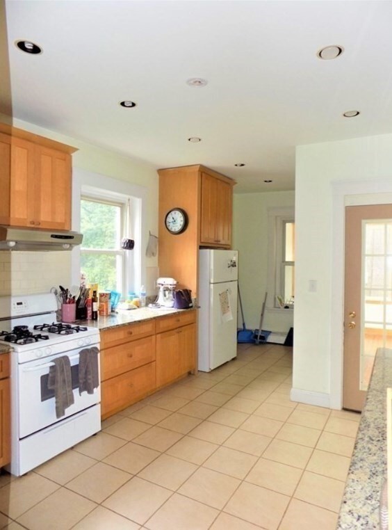 19 University Rd unit 3, Brookline, MA 02445 - photo 7