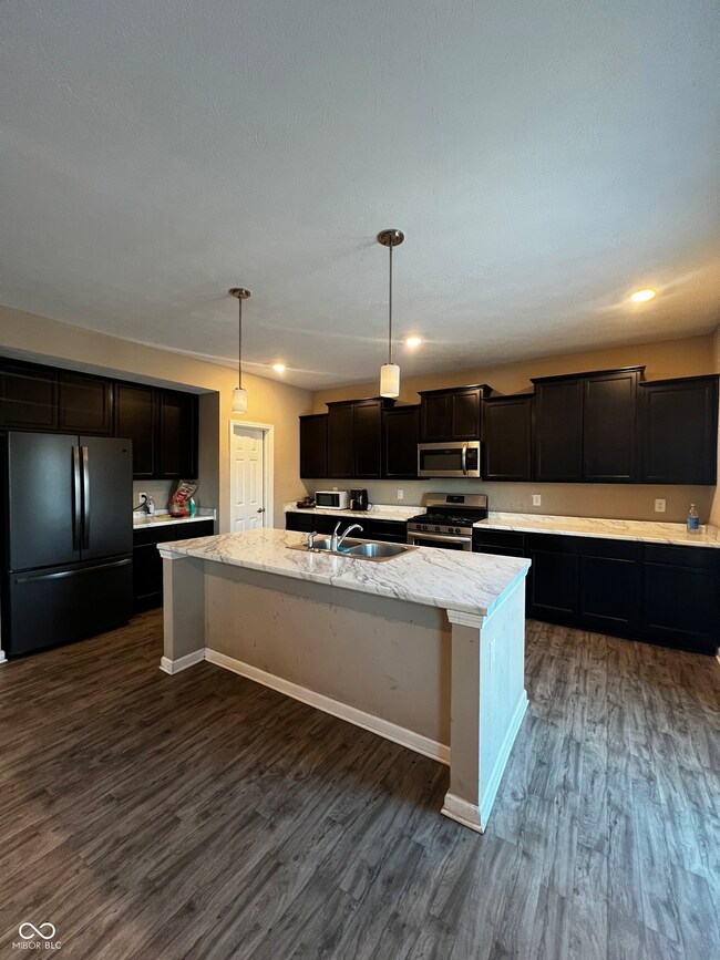 966 Bent Branch Cir, Greenwood, IN 46143 - photo 5