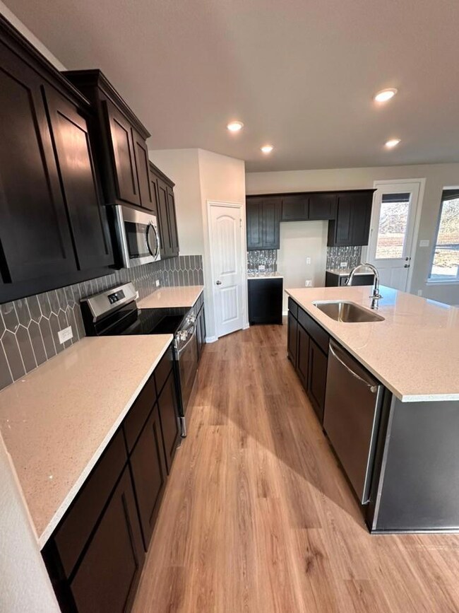 111 Brush Creek Dr, Boyd, TX 76023 - photo 5