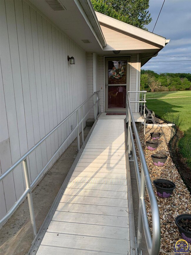 2310 SW Ancaster Rd, Topeka, KS 66614 - photo 2