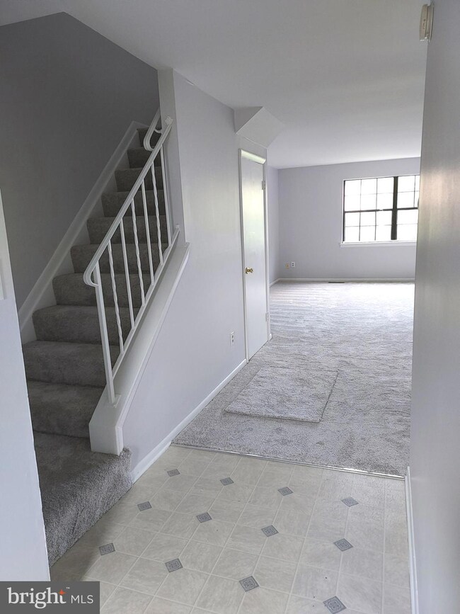 16 Alanbrooke Ct, Towson, MD 21204 - photo 2