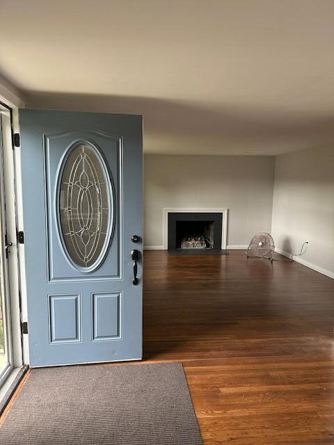 86 Seabrook Front door living room 06282