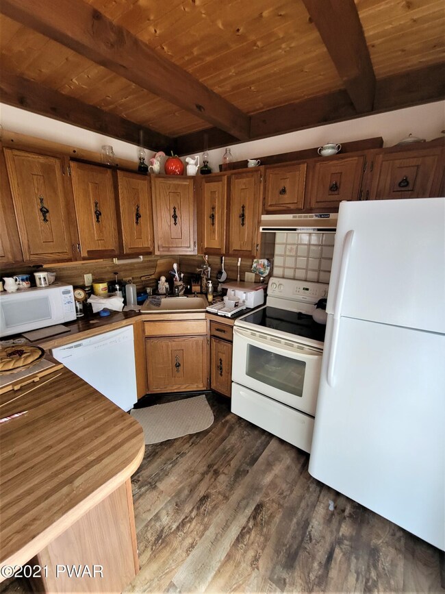 141 Paper Birch S, Tafton, PA 18464 - photo 4