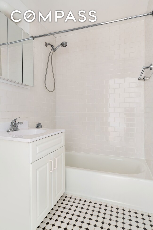 60 W 14th St unit 7-C, New York, NY 10011 - photo 5