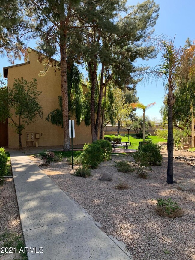 18811 N 19th Ave unit 1018, Phoenix, AZ 85027 - photo 2