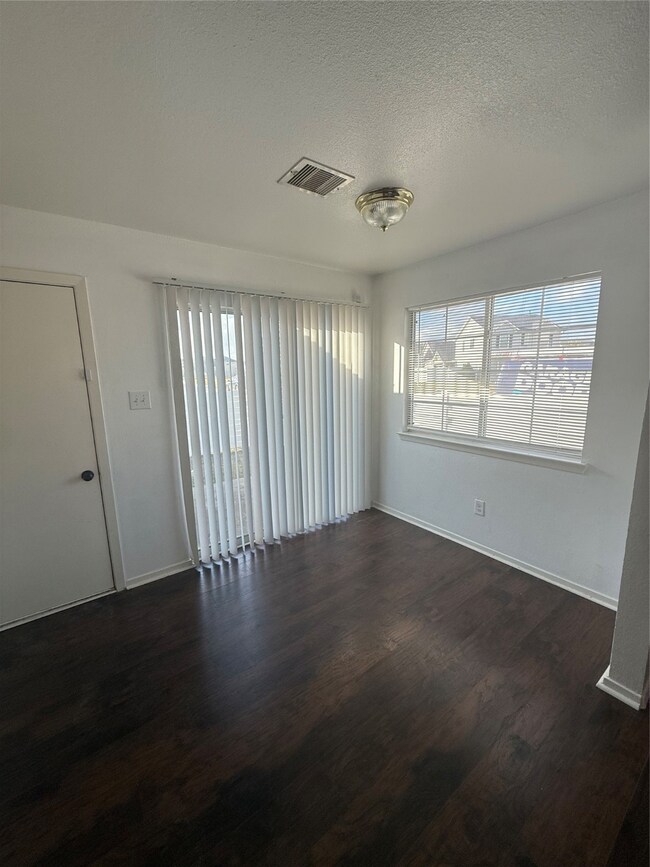 1639 Nichole Woods Dr, Houston, TX 77047 - photo 6