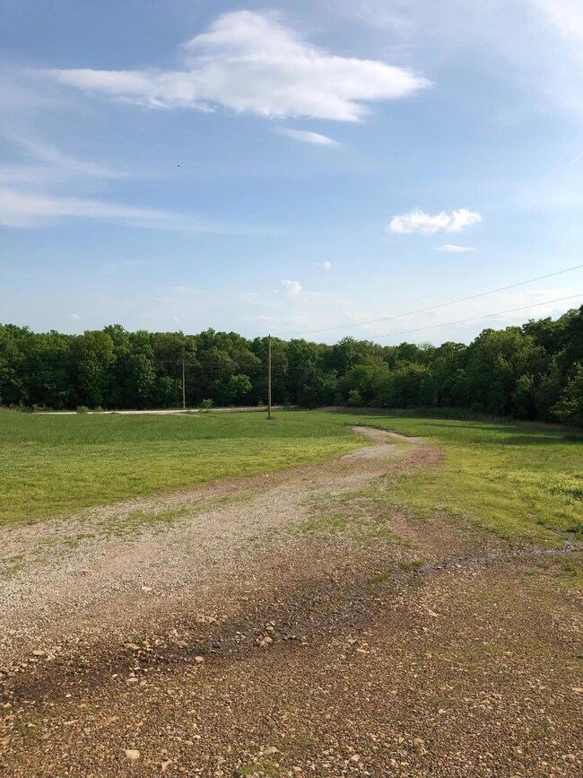 737 E 420th Rd, Bolivar, MO 65613 - photo 2