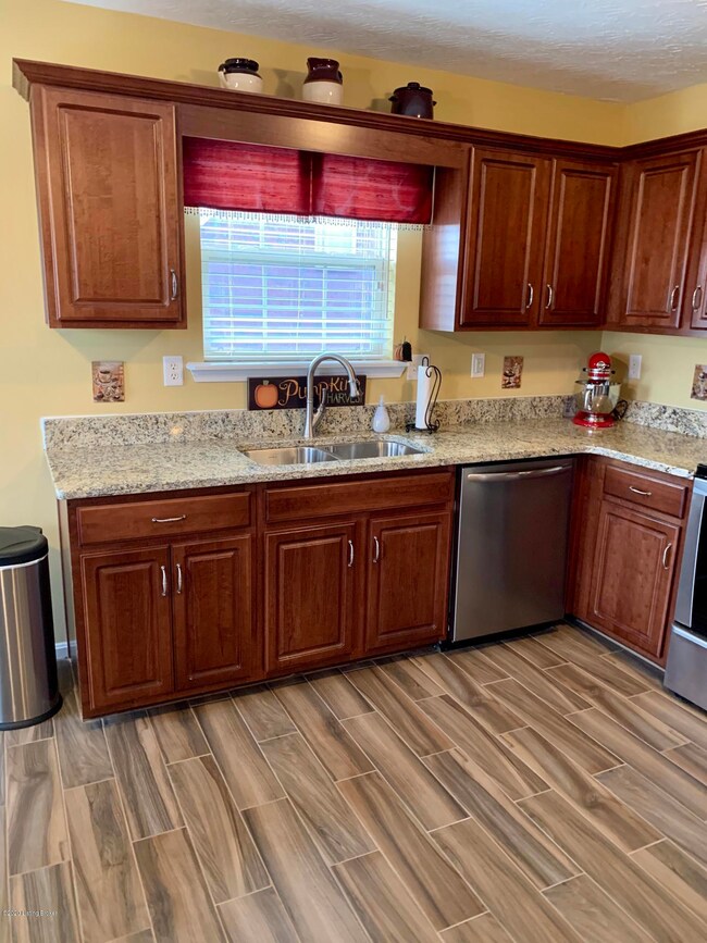 219 Halcomb Ct, Mount Washington, KY 40047 - photo 7