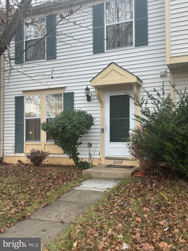 8607 Hamilton Ct, Manassas Park, VA 20111 - photo 4