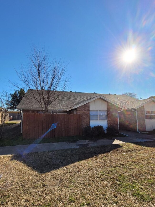 750 E Pecan St, Hurst, TX 76053 - photo 2