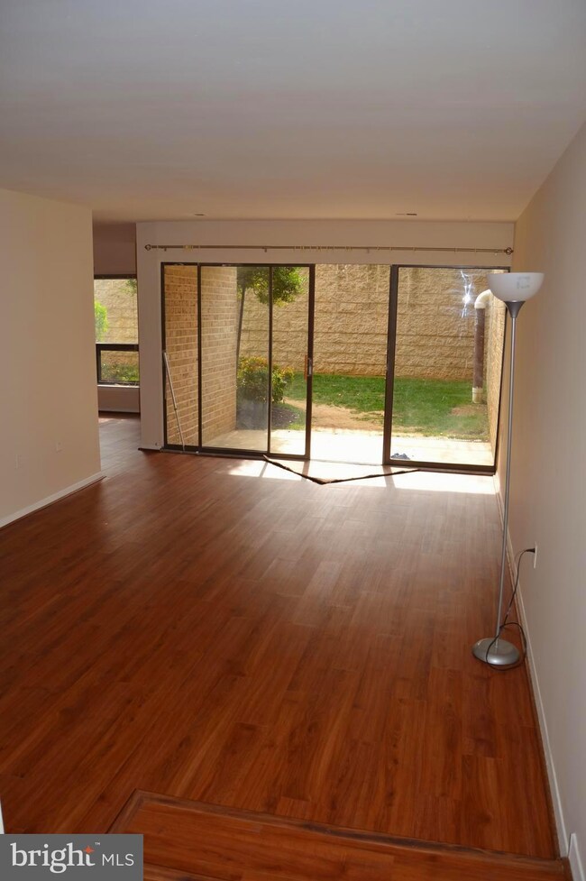 423 Christopher Ave unit T4, Gaithersburg, MD 20879 - photo 4