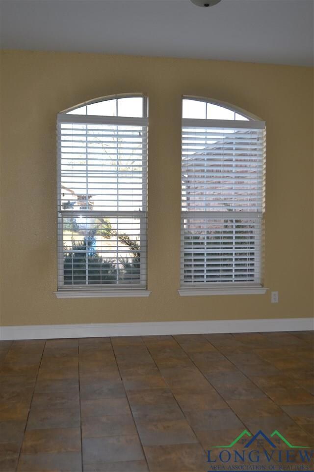 1614 Emily Ln, Kilgore, TX 75662 - photo 4