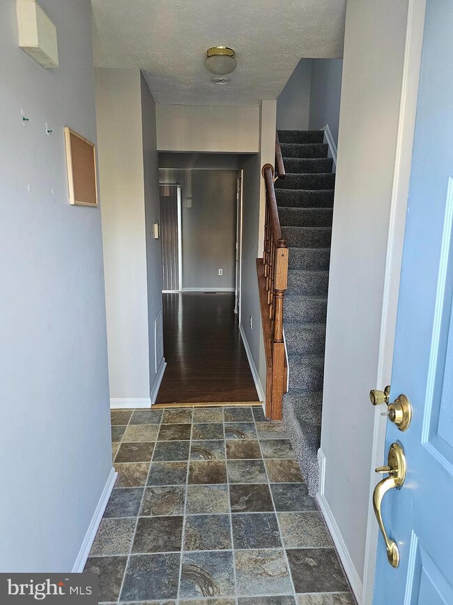 11210 Cristins Cir, Hagerstown, MD 21742 - photo 3