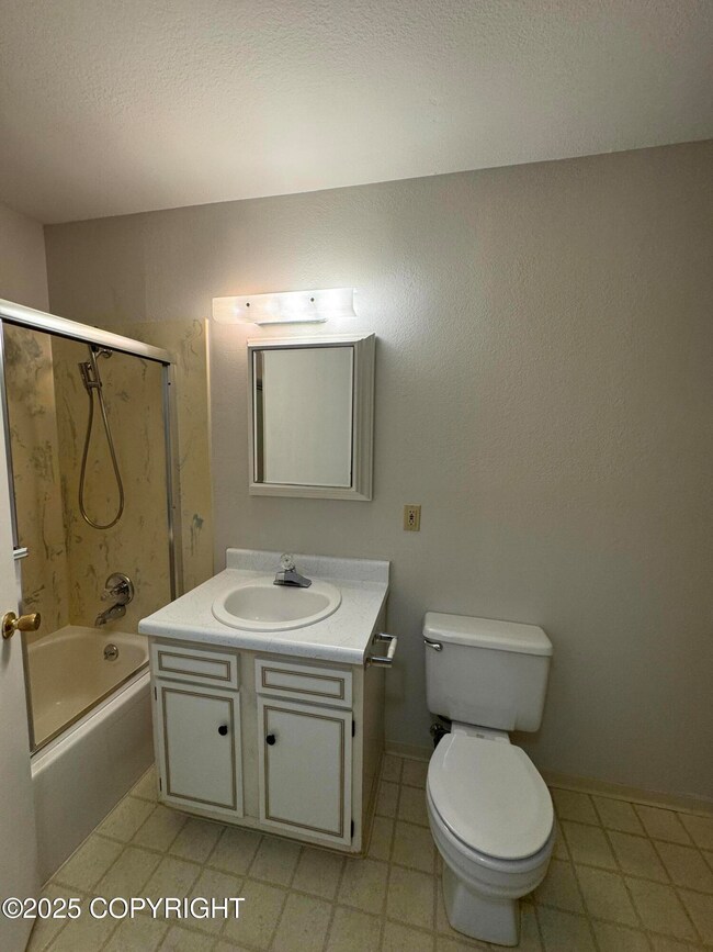 5760 College Dr unit B, Anchorage, AK 99504 - photo 6