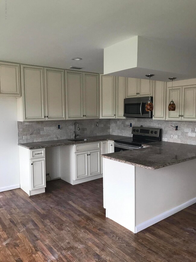 924 Armstrong Ave unit 2-3, Staten Island, NY 10308 - photo 2