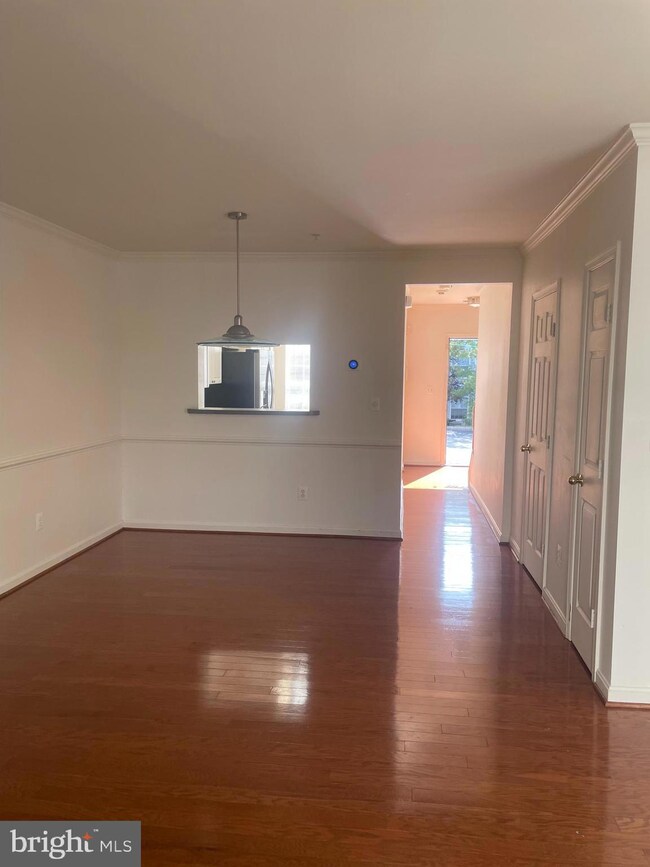 2495 Angeline Dr unit 104, Herndon, VA 20171 - photo 7
