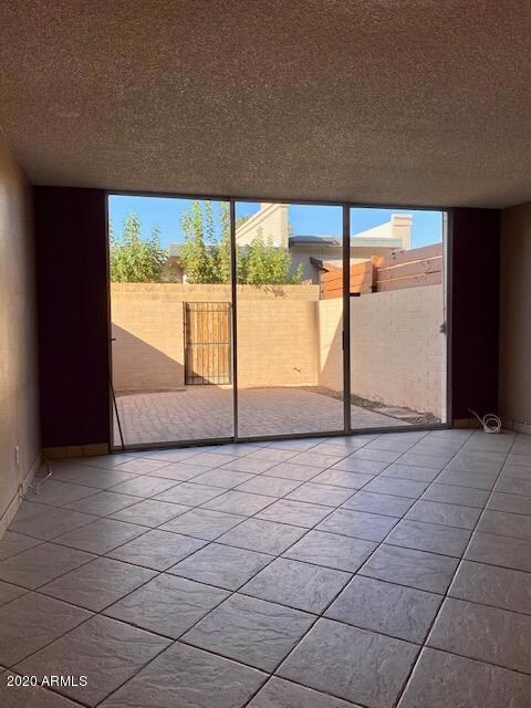 Living Room/ Patio