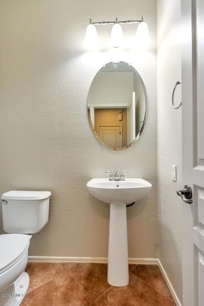 6818 W Nadine Way-large-029-51-Powder Ro