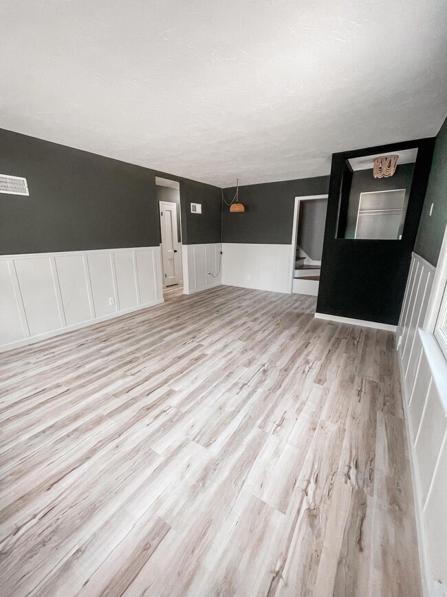 1027 E 3rd Ave, Mitchell, SD 57301 - photo 7