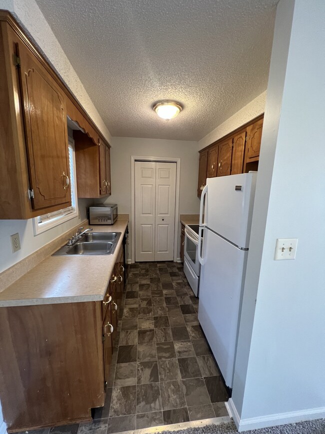 185 Monarch Ln, Clarksville, TN 37042 - photo 4