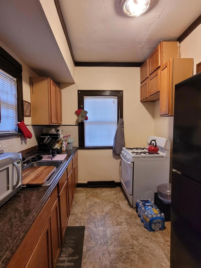 332 E 43rd Ave, Gary, IN 46409 - photo 4