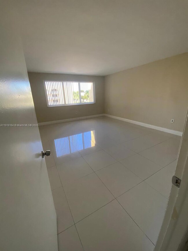 6970 NW 186th St unit 3-410, Hialeah, FL 33015 - photo 7