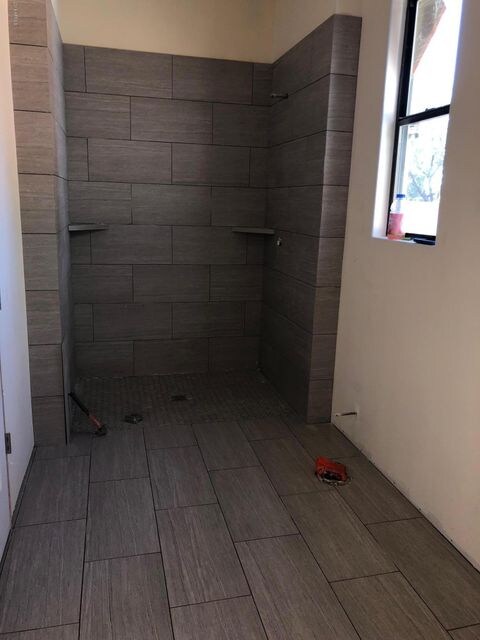 lot 1 VS guest shower 2