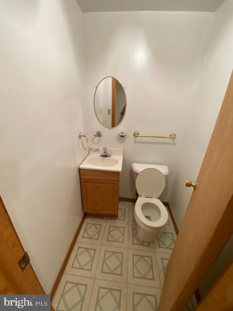 822 Wide Oak Ct, Warrenton, VA 20186 - photo 2