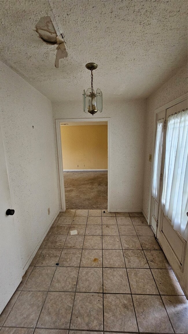 7726 Maple Tree Dr, Houston, TX 77088 - photo 3