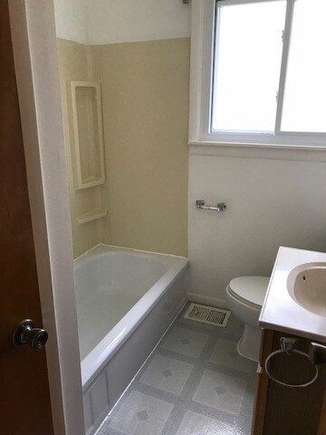 2272 Magnolia St, Des Plaines, IL 60018 - photo 5