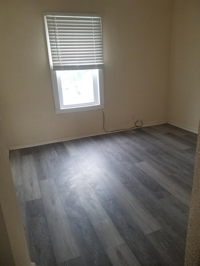 11 Nevada St unit 6, Nashua, NH 03060 - photo 4