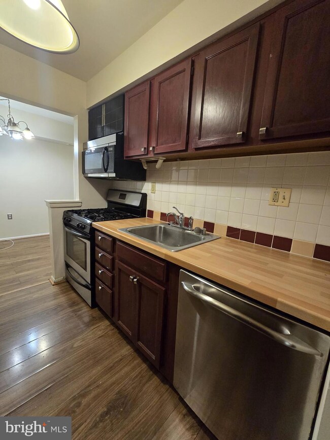 1809 Snow Meadow Ln unit T1, Baltimore, MD 21209 - photo 2